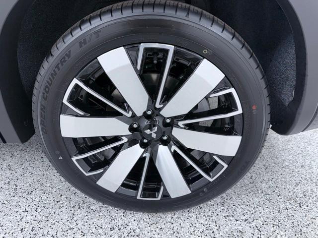new 2025 Mitsubishi Outlander car, priced at $37,810