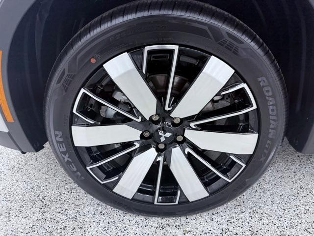new 2025 Mitsubishi Outlander car, priced at $37,887