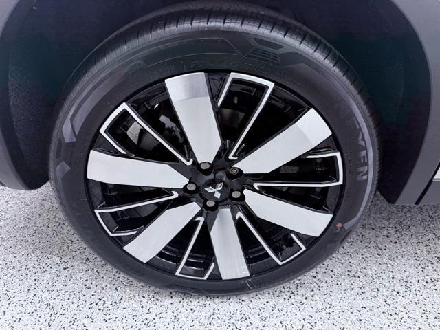 new 2025 Mitsubishi Outlander car, priced at $37,887