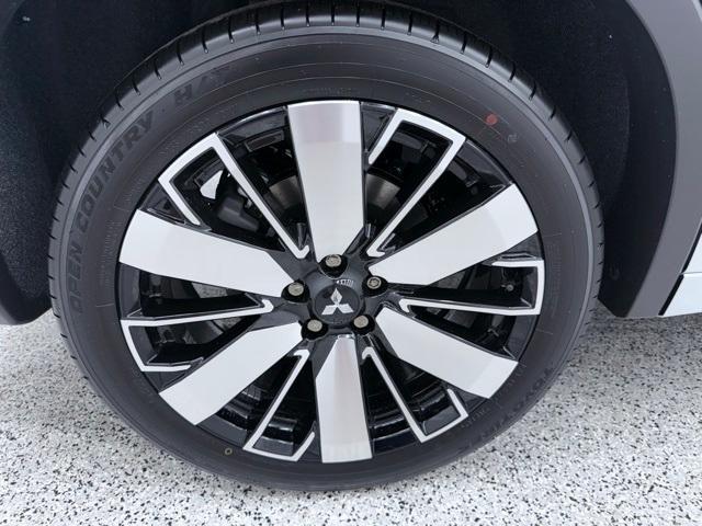 new 2025 Mitsubishi Outlander car, priced at $42,798