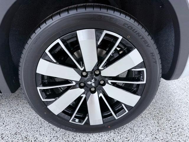 new 2025 Mitsubishi Outlander car, priced at $42,798