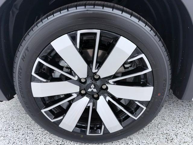 new 2025 Mitsubishi Outlander car, priced at $42,798