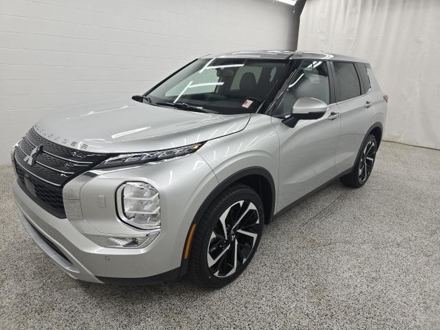 new 2024 Mitsubishi Outlander car, priced at $32,612