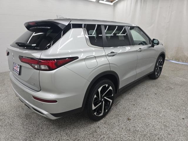 new 2024 Mitsubishi Outlander car, priced at $32,612