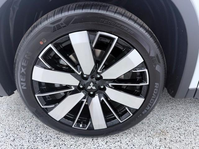 new 2025 Mitsubishi Outlander car, priced at $39,359
