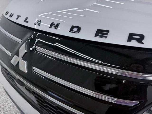 new 2025 Mitsubishi Outlander car, priced at $39,359
