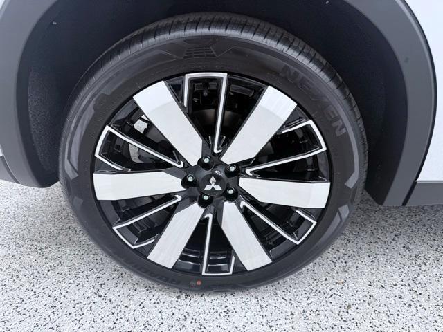 new 2025 Mitsubishi Outlander car, priced at $39,359