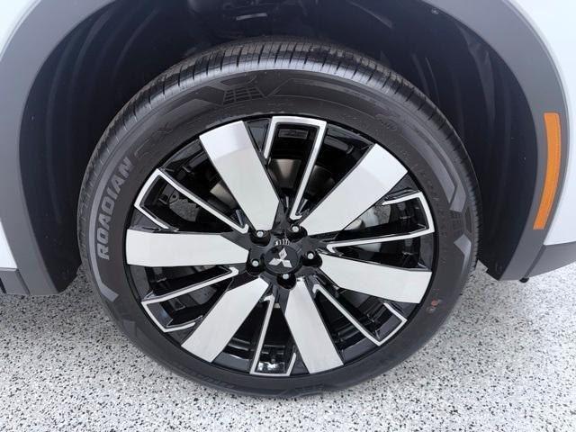 new 2025 Mitsubishi Outlander car, priced at $39,359