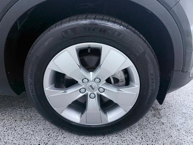 used 2022 Volvo XC40 car, priced at $20,700