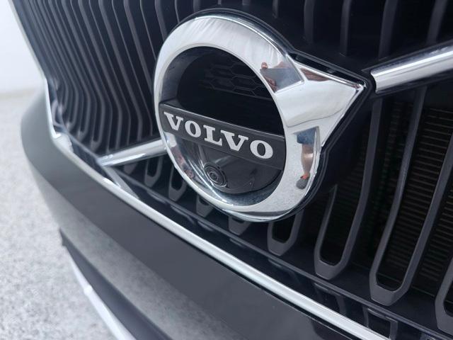 used 2022 Volvo XC40 car, priced at $20,700