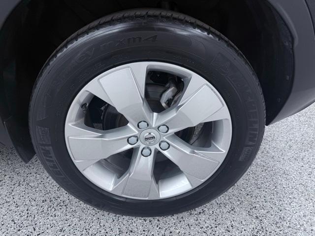 used 2022 Volvo XC40 car, priced at $20,700