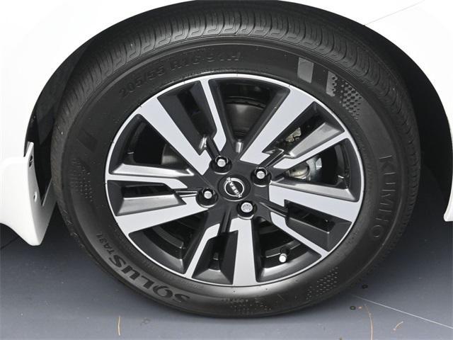 new 2025 Nissan Versa car, priced at $21,194