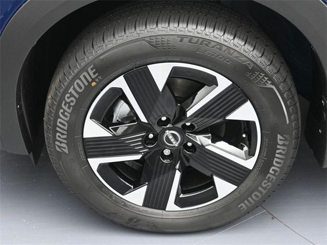 new 2025 Nissan Kicks car, priced at $26,592