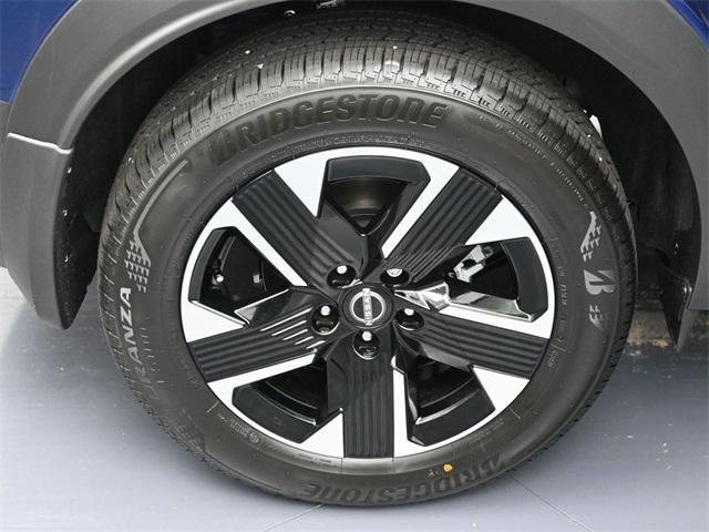 new 2025 Nissan Kicks car, priced at $26,592