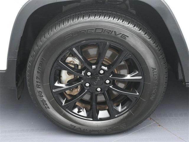 used 2023 Jeep Cherokee car, priced at $19,957