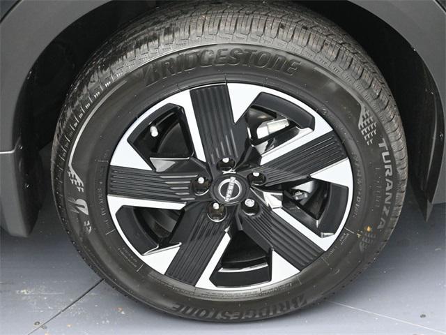 new 2025 Nissan Kicks car, priced at $25,980