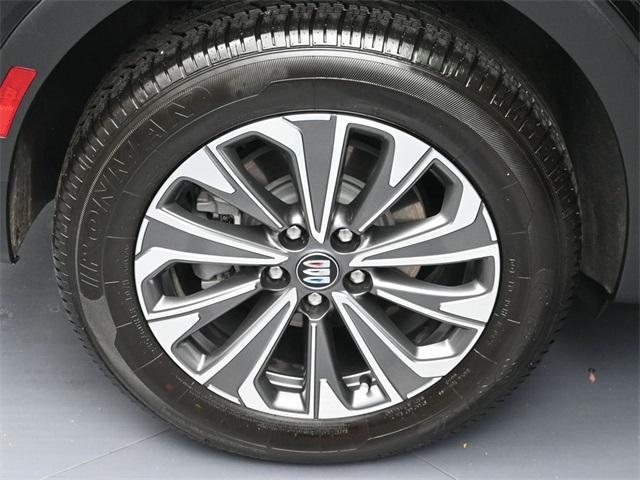 used 2024 Buick Envision car, priced at $27,086