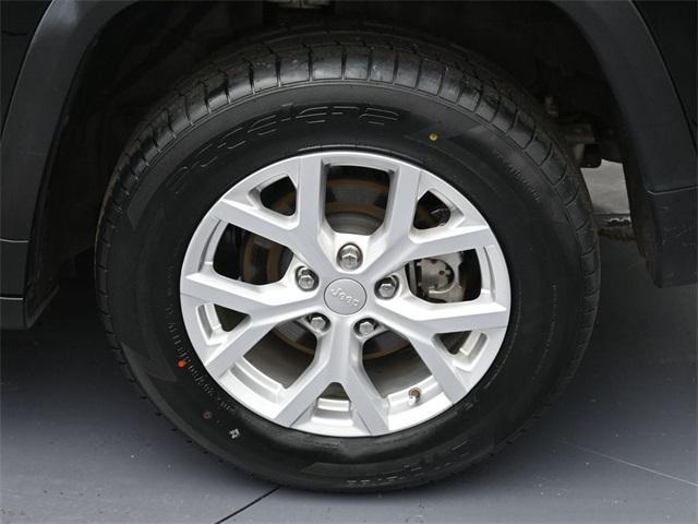 used 2023 Jeep Grand Cherokee car, priced at $28,990