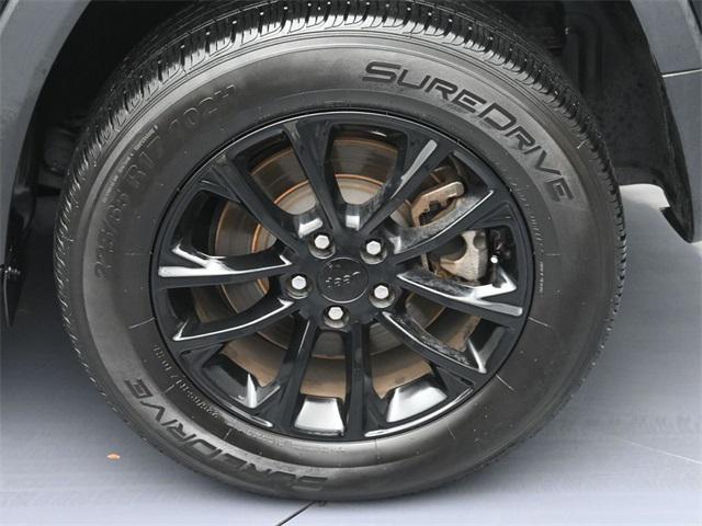 used 2023 Jeep Cherokee car, priced at $21,605