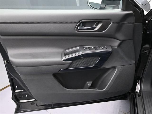 new 2025 Nissan Pathfinder car, priced at $33,290