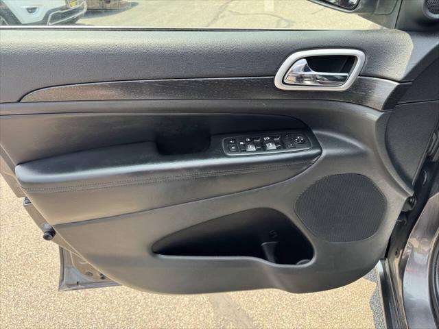 used 2015 Jeep Grand Cherokee car, priced at $13,500