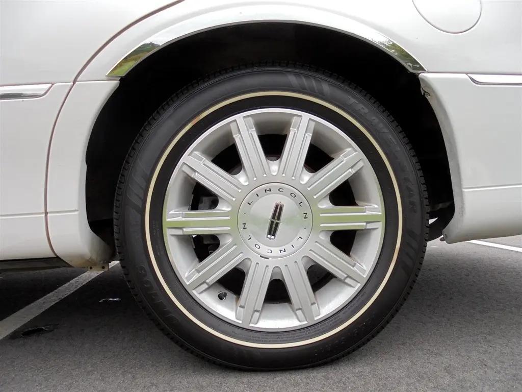 used 2011 Lincoln Town Car car, priced at $9,995
