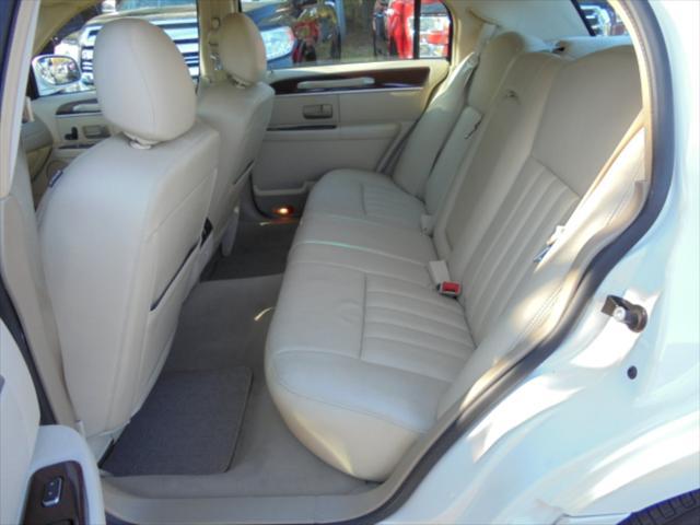 used 2007 Lincoln Town Car car, priced at $9,995