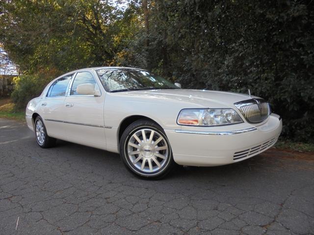 used 2007 Lincoln Town Car car, priced at $9,995