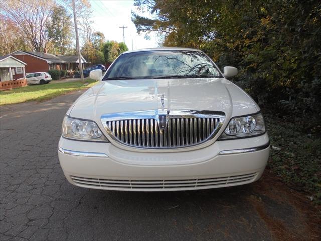 used 2007 Lincoln Town Car car, priced at $9,995