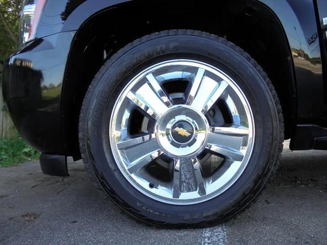 used 2009 Chevrolet Avalanche car, priced at $13,995