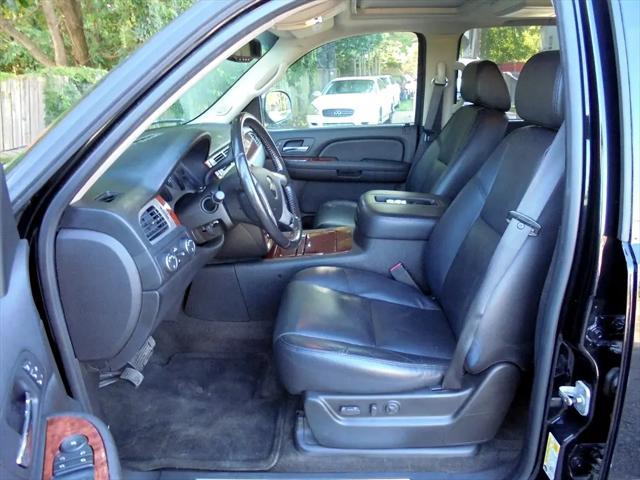 used 2009 Chevrolet Avalanche car, priced at $13,995