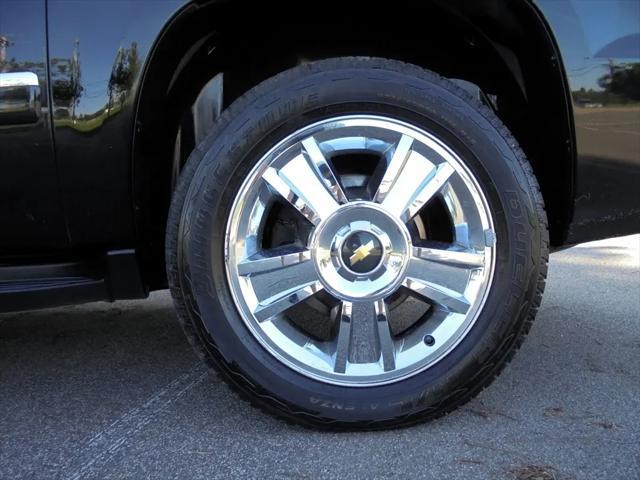 used 2009 Chevrolet Avalanche car, priced at $13,995