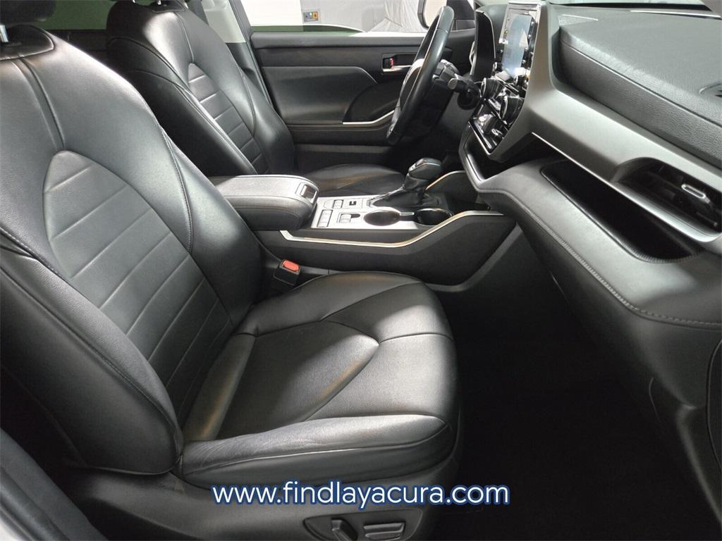 used 2022 Toyota Highlander car, priced at $35,177