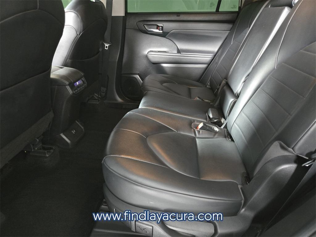 used 2022 Toyota Highlander car, priced at $35,177