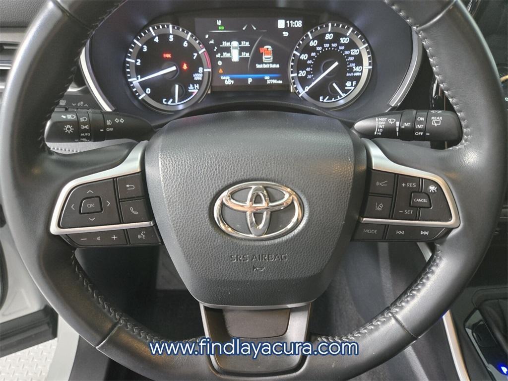 used 2022 Toyota Highlander car, priced at $35,177