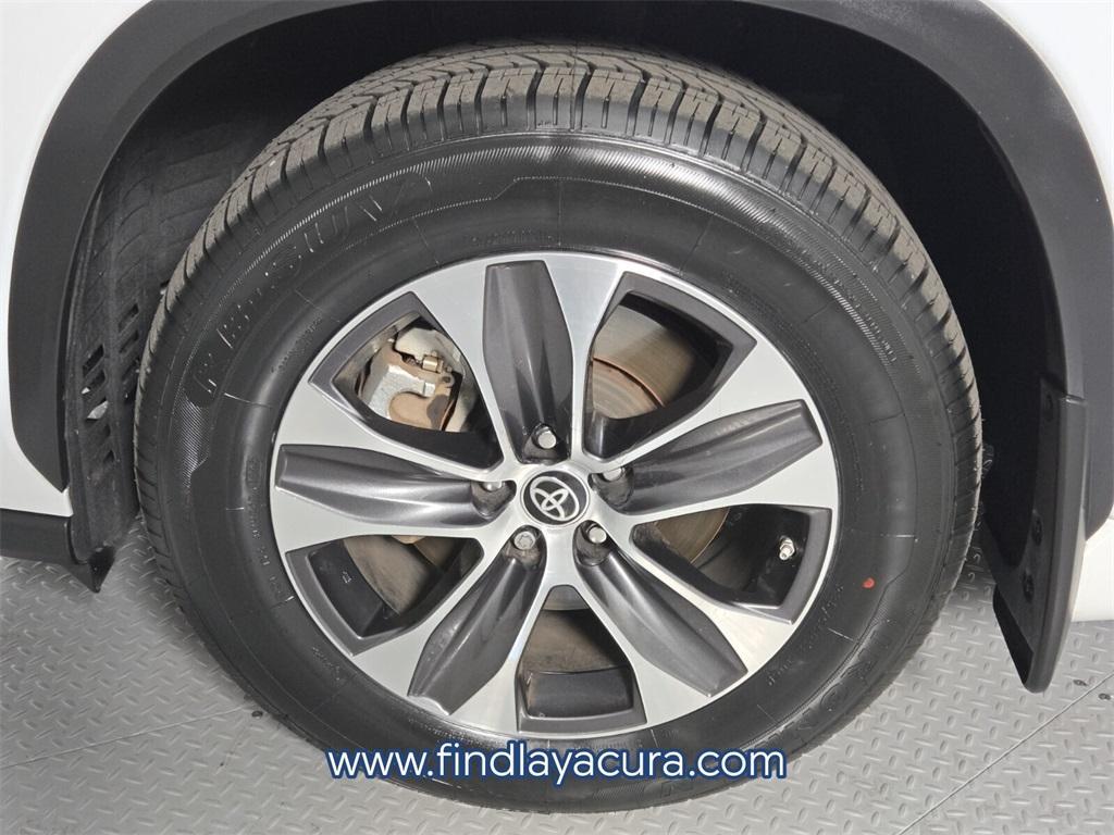 used 2022 Toyota Highlander car, priced at $35,177