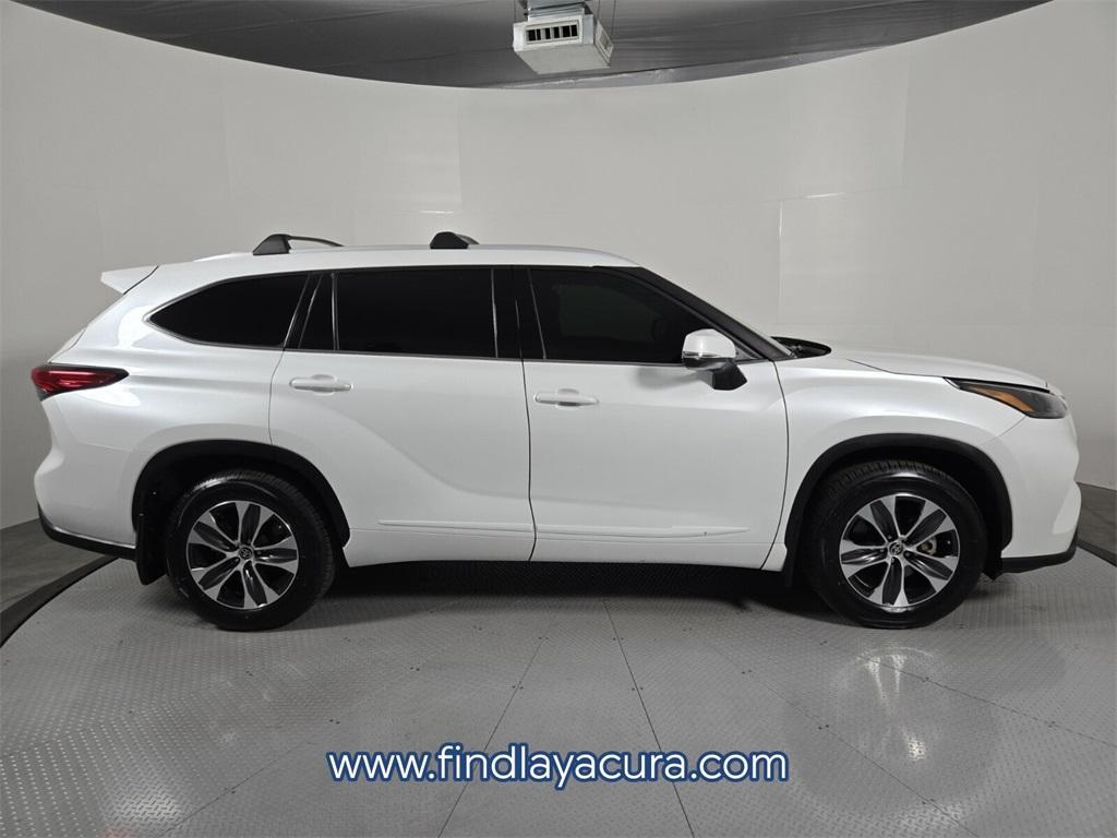 used 2022 Toyota Highlander car, priced at $35,177