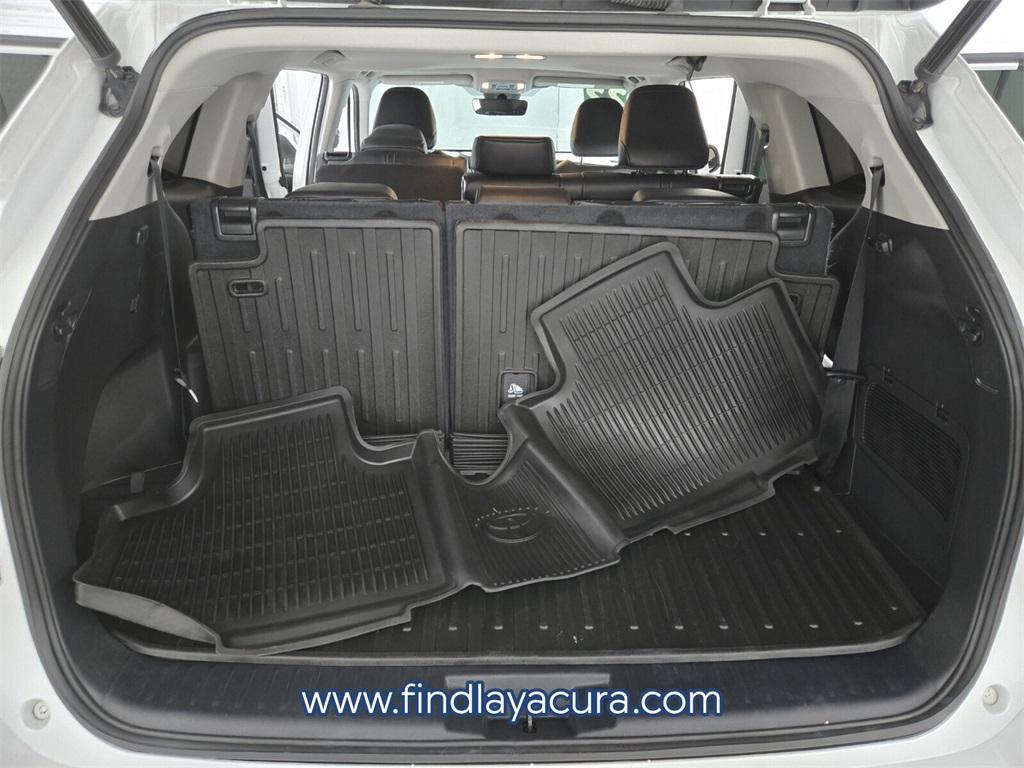 used 2022 Toyota Highlander car, priced at $35,177