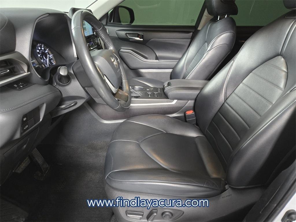 used 2022 Toyota Highlander car, priced at $35,177