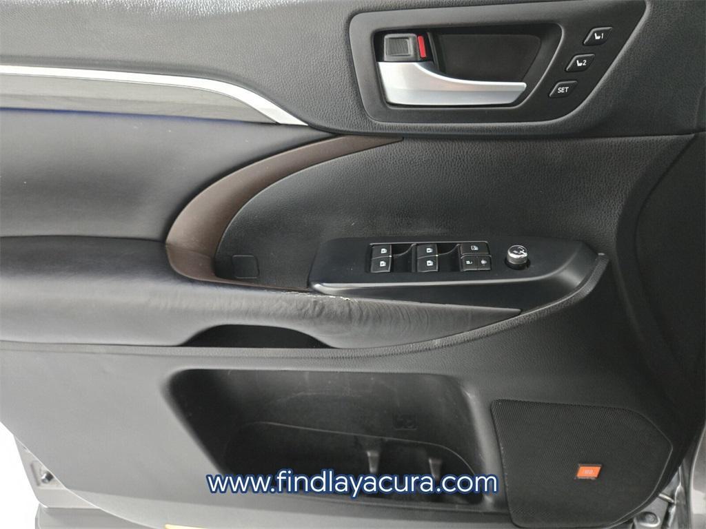 used 2019 Toyota Highlander car, priced at $22,499