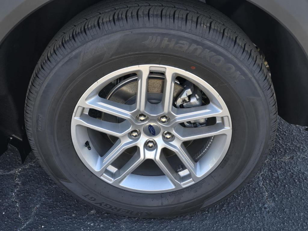 new 2025 Ford Explorer car, priced at $35,990