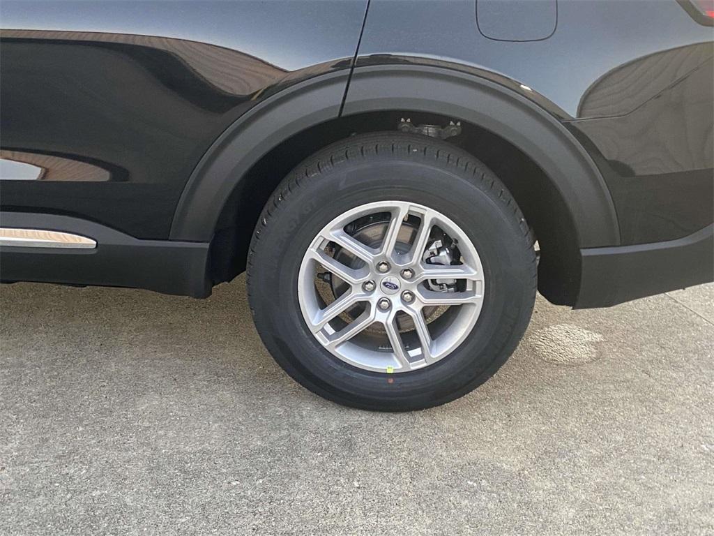 new 2025 Ford Explorer car, priced at $33,995
