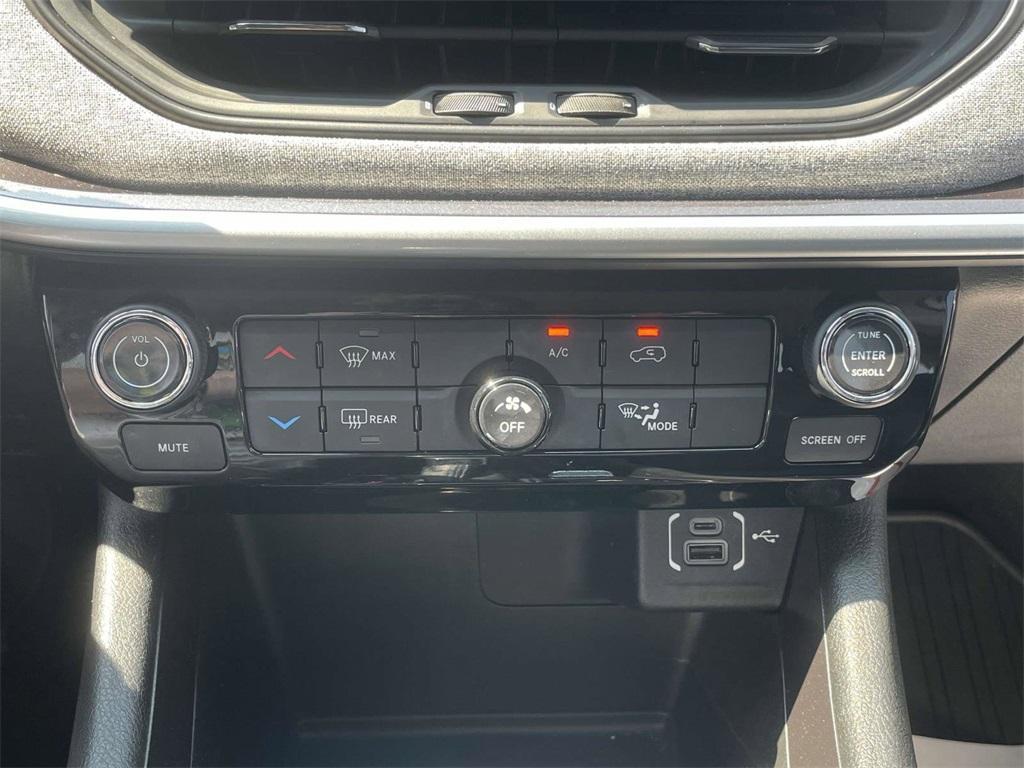 used 2022 Jeep Compass car, priced at $21,385
