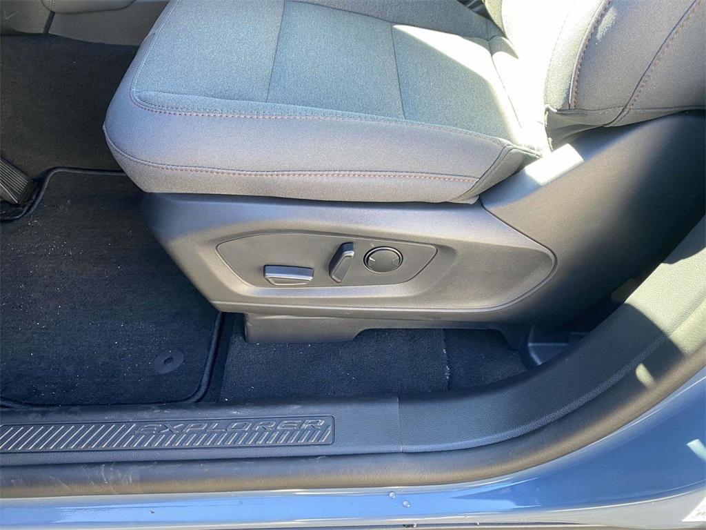 new 2025 Ford Explorer car, priced at $33,995