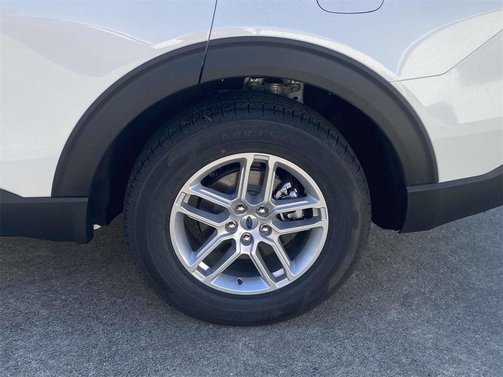 new 2025 Ford Explorer car, priced at $35,672