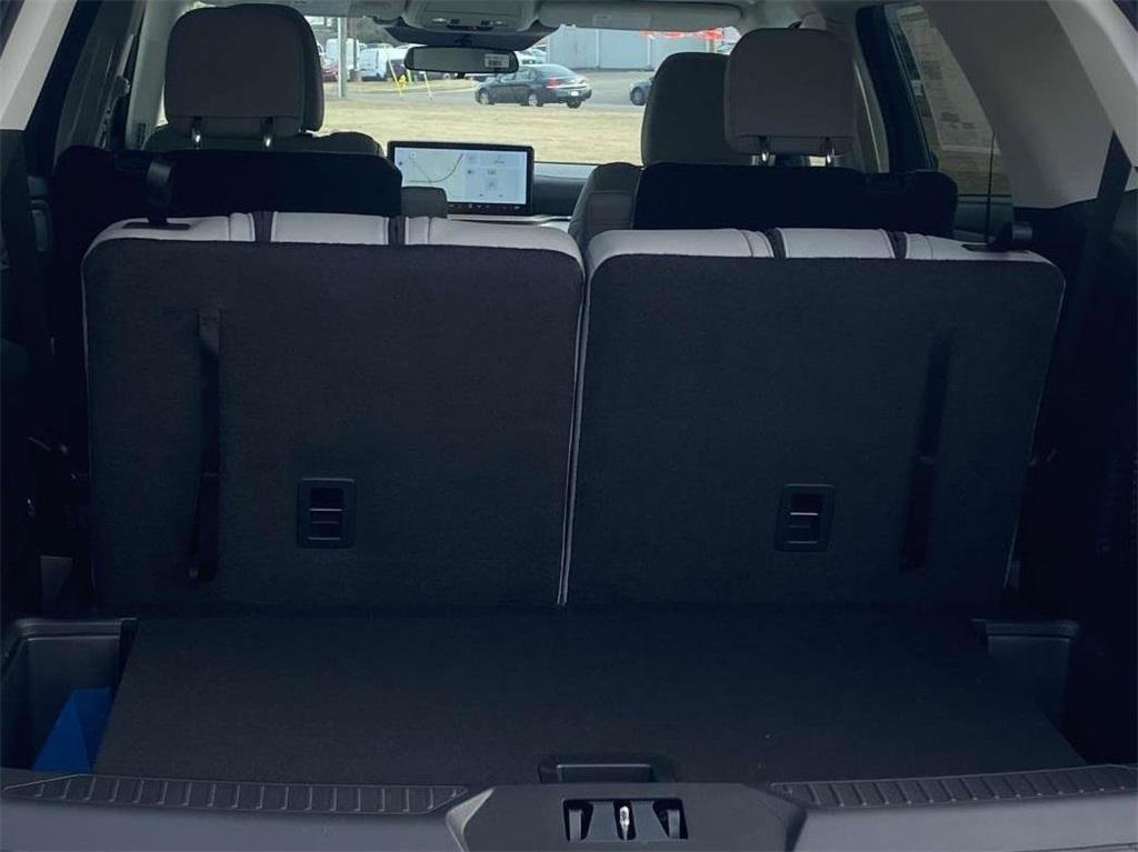 new 2025 Ford Explorer car, priced at $37,600