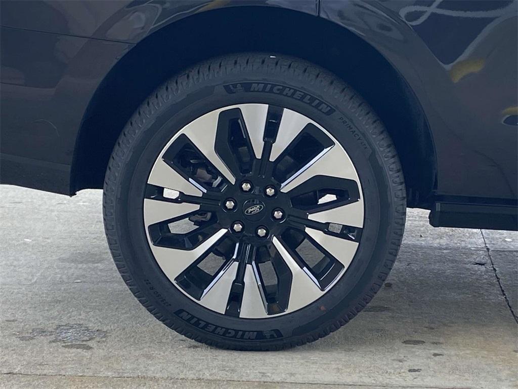 new 2025 Ford Expedition car, priced at $77,230
