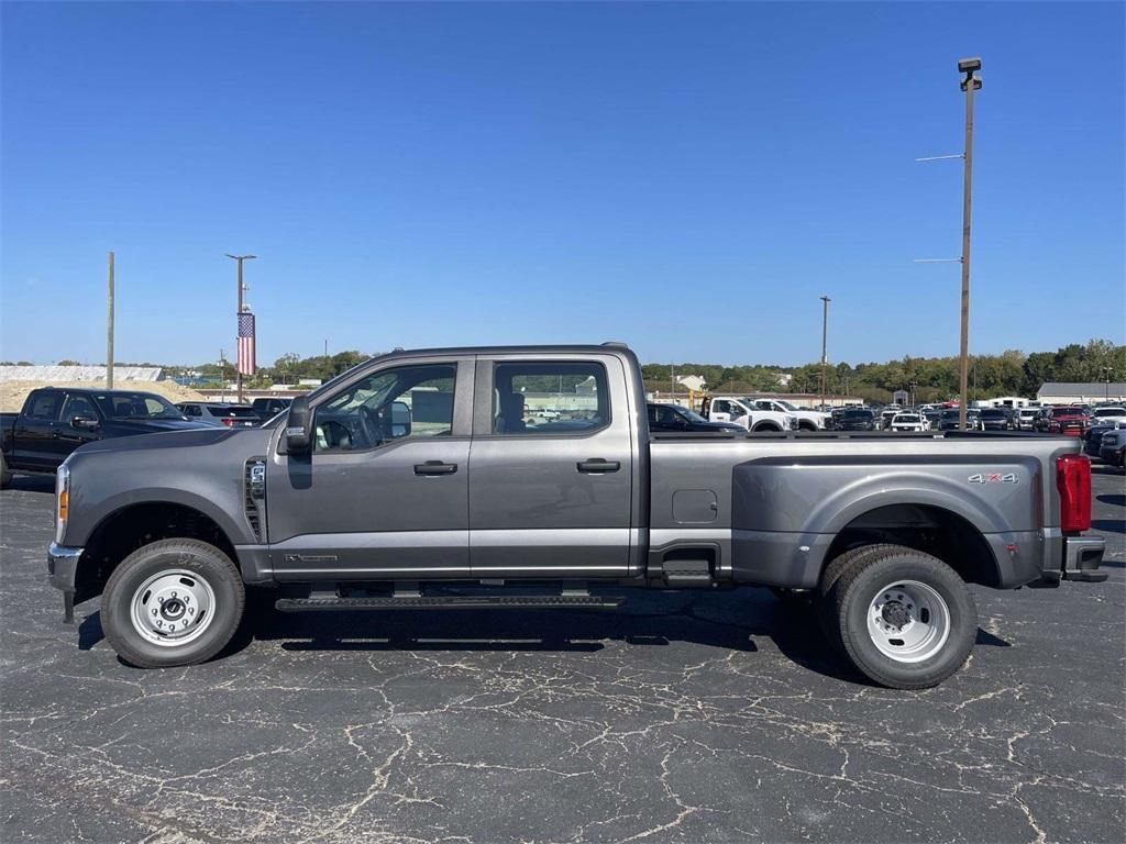 new 2025 Ford F-350 car, priced at $62,375