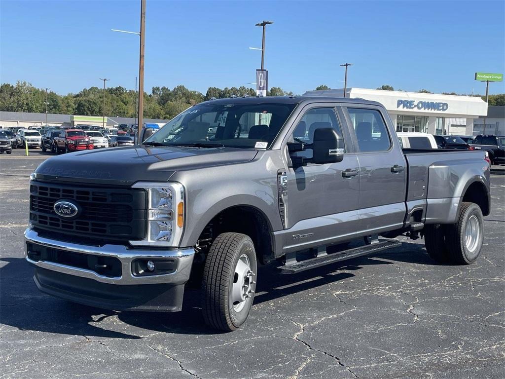 new 2025 Ford F-350 car, priced at $62,375