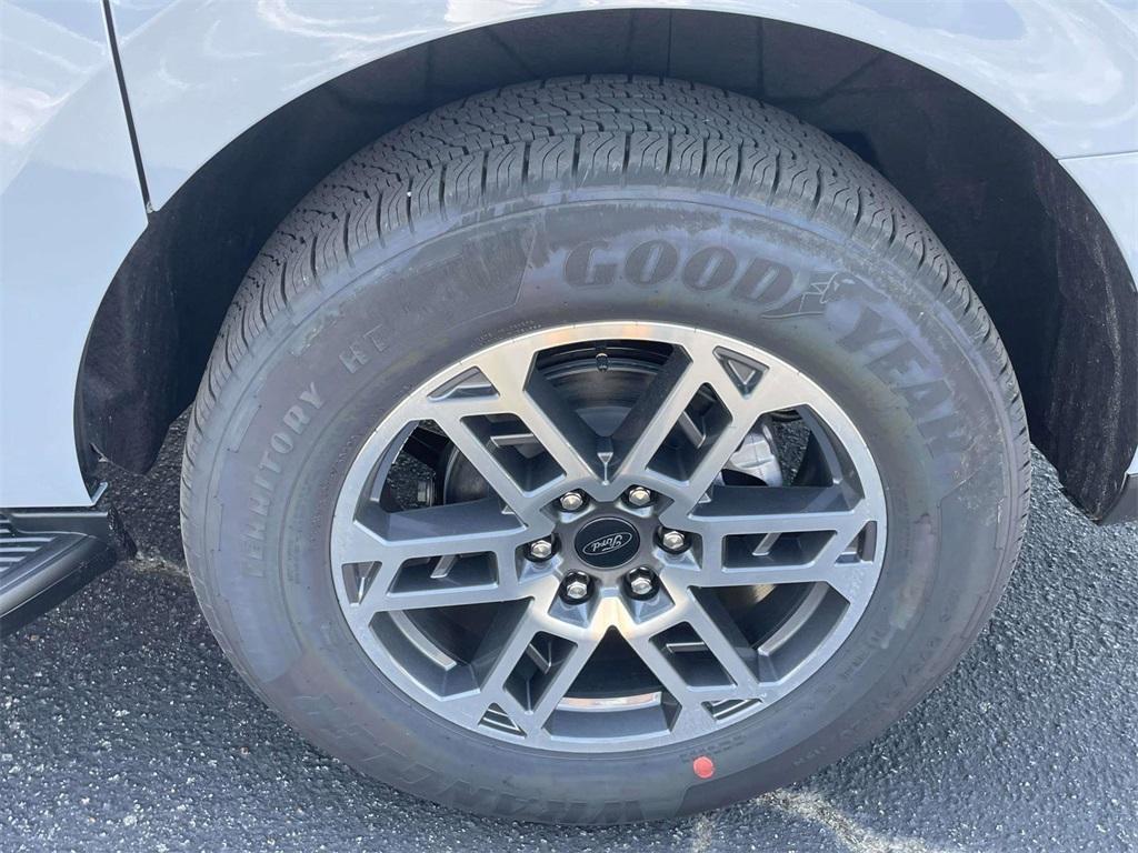 new 2025 Ford Expedition Max car, priced at $69,406